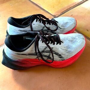 ASICS Novablast 3 running shoes
